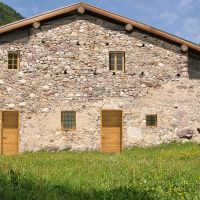 Ristrutturazione con cambio di destinazione d’uso di fabbricato posto in località ”Mandrina”